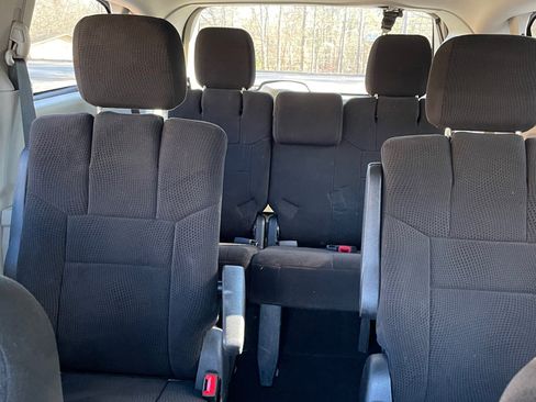 Used 2012 Dodge Grand Caravan SXT image 17