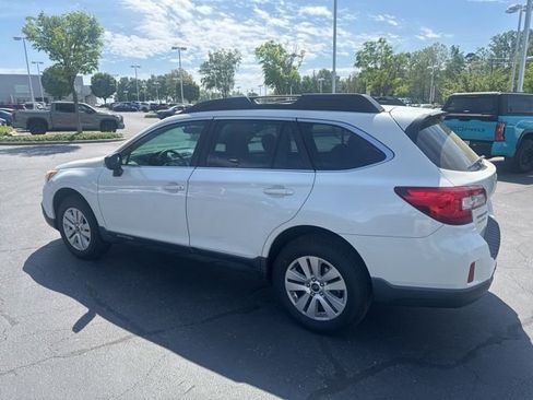 Used 2017 Subaru Outback 2.5i image 4