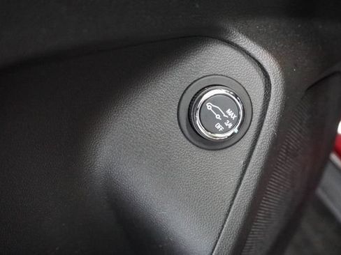 Used 2025 Chevrolet TrailBlazer RS w/ Convenience Package FWD image 8