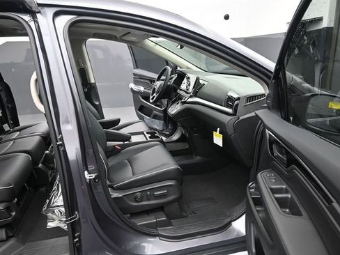 New 2026 Honda Odyssey Touring image 14