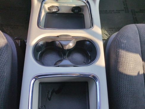 Used 2013 Dodge Grand Caravan SXT FWD image 22