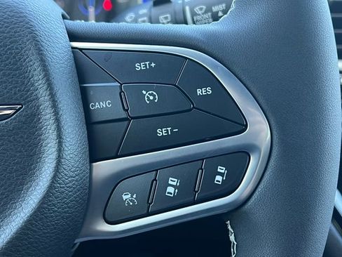New 2026 Chrysler Pacifica Select AWD/4WD image 19
