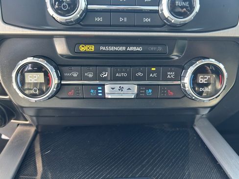 Used 2022 Ford F350 Platinum w/ FX4 Off-Road Package image 15