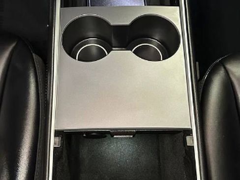Used 2022 Tesla Model Y Long Range AWD/4WD image 34