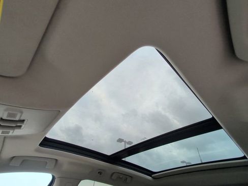 Used 2012 Cadillac SRX Luxury image 7