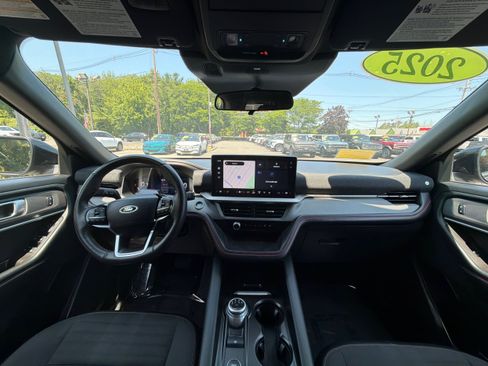 Used 2025 Ford Explorer ST-Line w/ ST-Line Street Pack AWD/4WD image 26