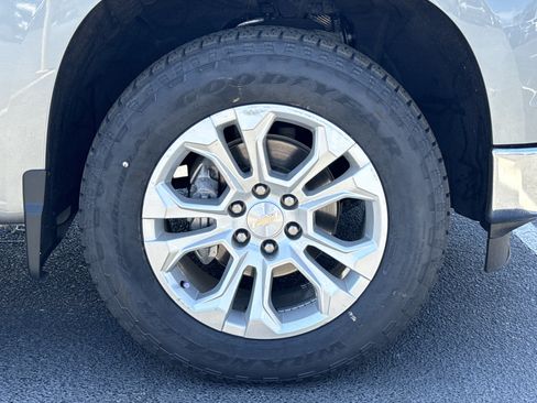 Used 2023 Chevrolet Silverado 1500 LTZ w/ Technology Package AWD/4WD image 20