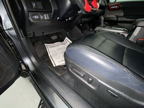 Used 2022 Toyota Tacoma TRD Off-Road w/ TRD Premium Off Road Package image 12