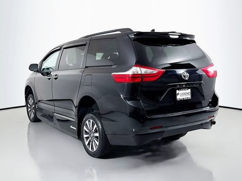 Used 2018 Toyota Sienna Limited FWD image 6