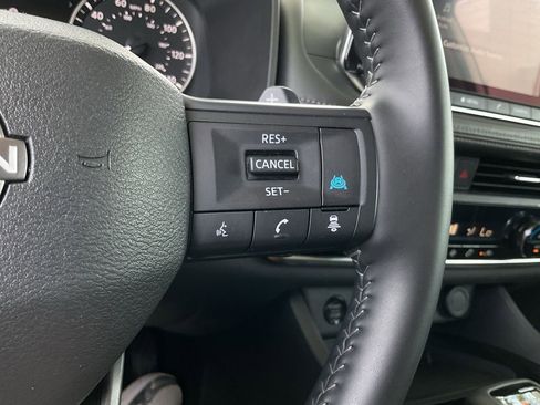 Used 2025 Nissan Rogue SV FWD image 30