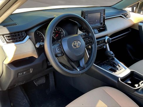 Used 2021 Toyota RAV4 LE image 14