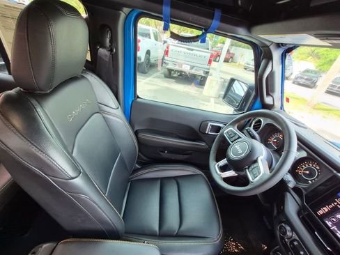 Used 2024 Jeep Wrangler Unlimited Sahara w/ Technology Group AWD/4WD image 26