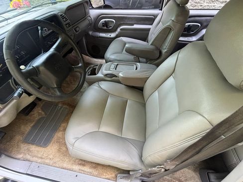 Used 1999 Chevrolet Suburban 2WD w/ Preferred Equipment Group 3 image 17