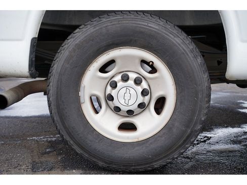 Used 2018 Chevrolet Express 2500 w/ Driver Convenience Package image 11