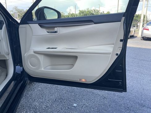 Used 2013 Lexus ES 350 w/ Luxury Pkg FWD image 34