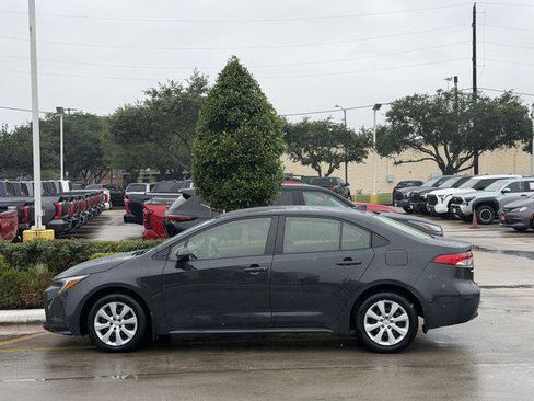 Certified 2025 Toyota Corolla LE FWD image 4
