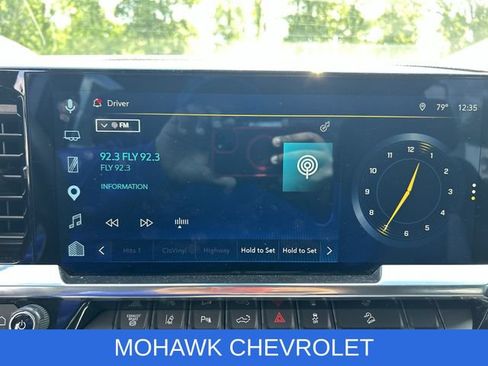 Used 2025 Chevrolet Silverado 2500 LTZ w/ LTZ Convenience Package AWD/4WD image 14