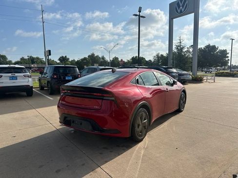 Used 2026 Toyota Prius LE FWD image 5