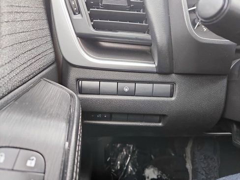 Used 2023 Nissan Rogue SV image 21