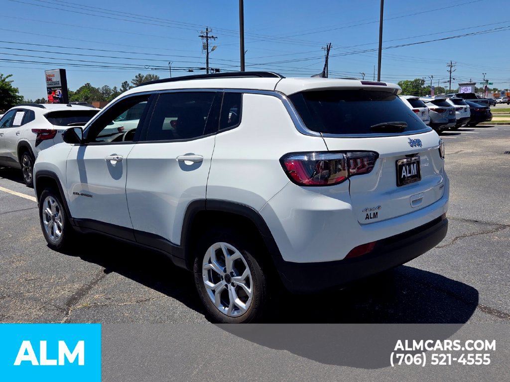 Used 2025 Jeep Compass Latitude AWD/4WD image 10