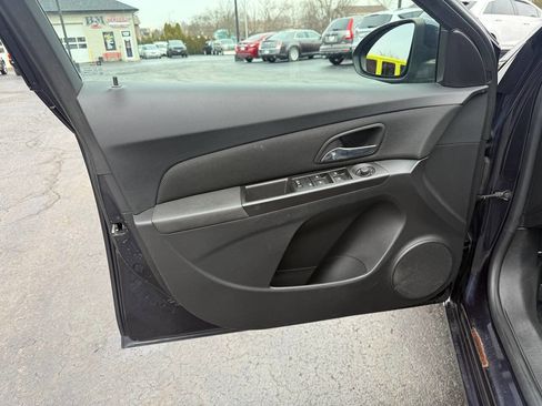 Used 2016 Chevrolet Cruze LT image 17