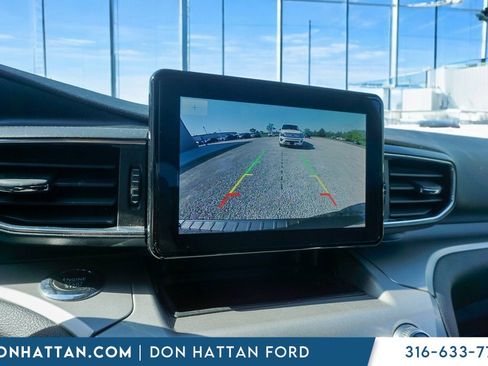 Used 2022 Ford Explorer XLT w/ Equipment Group 202A image 8