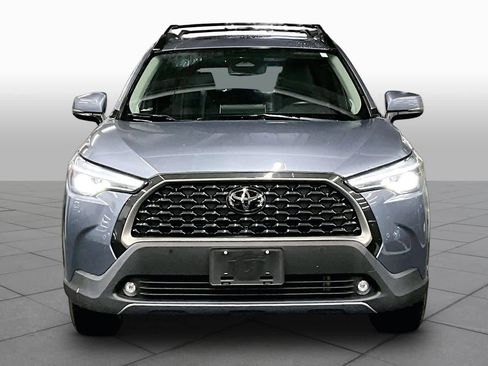 Used 2024 Toyota Corolla Cross XLE w/ Convenience Package FWD image 3