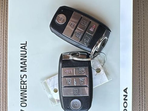 Used 2017 Kia Sedona LX w/ LX Essentials Premium Package FWD image 65