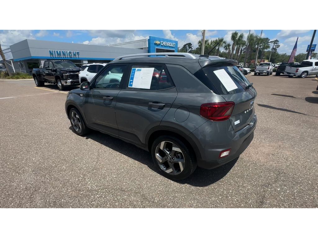 Used 2025 Hyundai Venue SEL FWD image 4