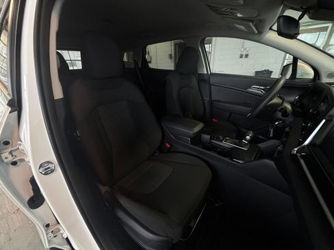 Used 2025 Kia Sportage LX FWD image 40