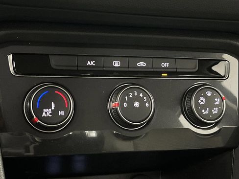 Used 2020 Volkswagen Tiguan S image 16