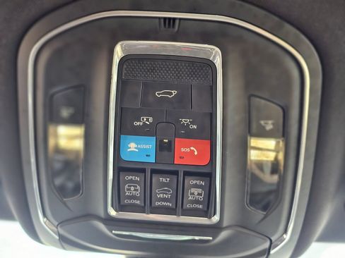 Used 2023 Jeep Grand Cherokee 4WD 4xe w/ Luxury Tech Group II image 22