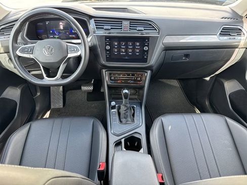 Used 2023 Volkswagen Tiguan SE image 30