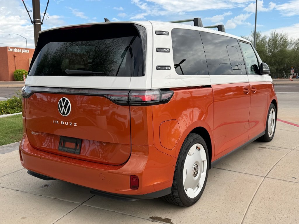 Used 2025 Volkswagen ID. Buzz 1st Edition RWD image 4