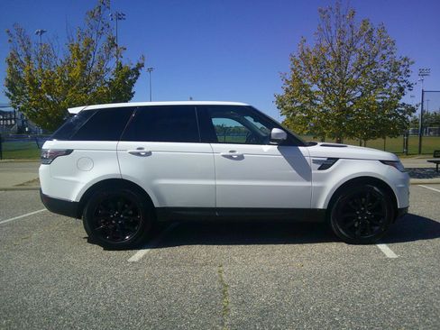 Used 2016 Land Rover Range Rover Sport HSE image 2
