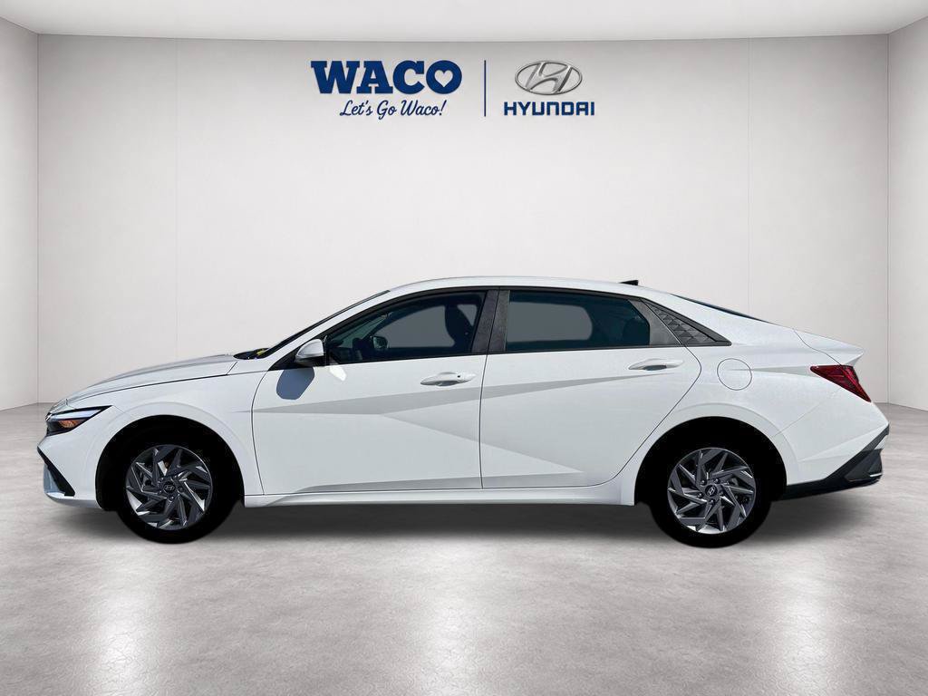 Used 2026 Hyundai Elantra Hybrid FWD image 3