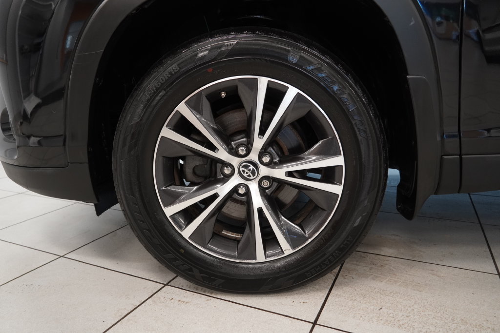 Used 2019 Toyota Highlander LE w/ Protection Package #3 AWD/4WD image 15