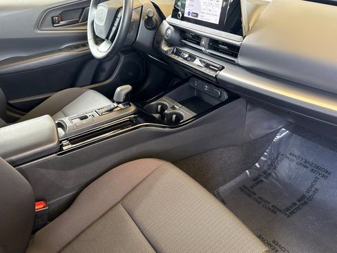 Used 2023 Toyota Prius LE image 17