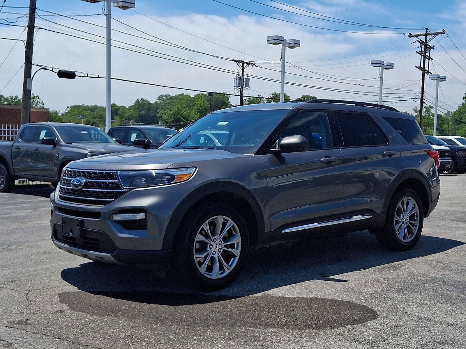 Certified 2023 Ford Explorer XLT w/ Equipment Group 202A AWD/4WD image 4