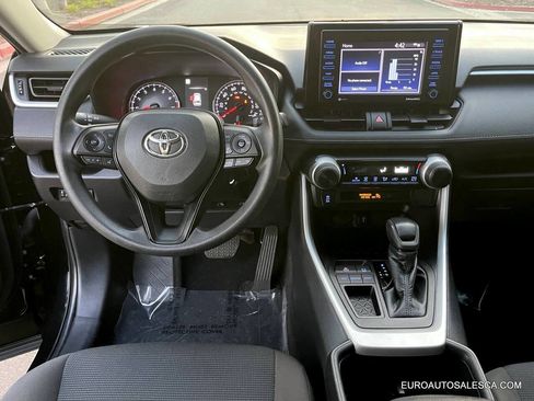 Used 2022 Toyota RAV4 LE image 18