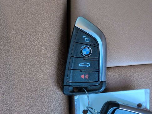 Used 2025 BMW Z4 M40i w/ Premium Package image 33