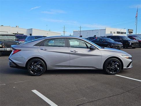 New 2026 Hyundai Elantra SEL Sport Premium image 4