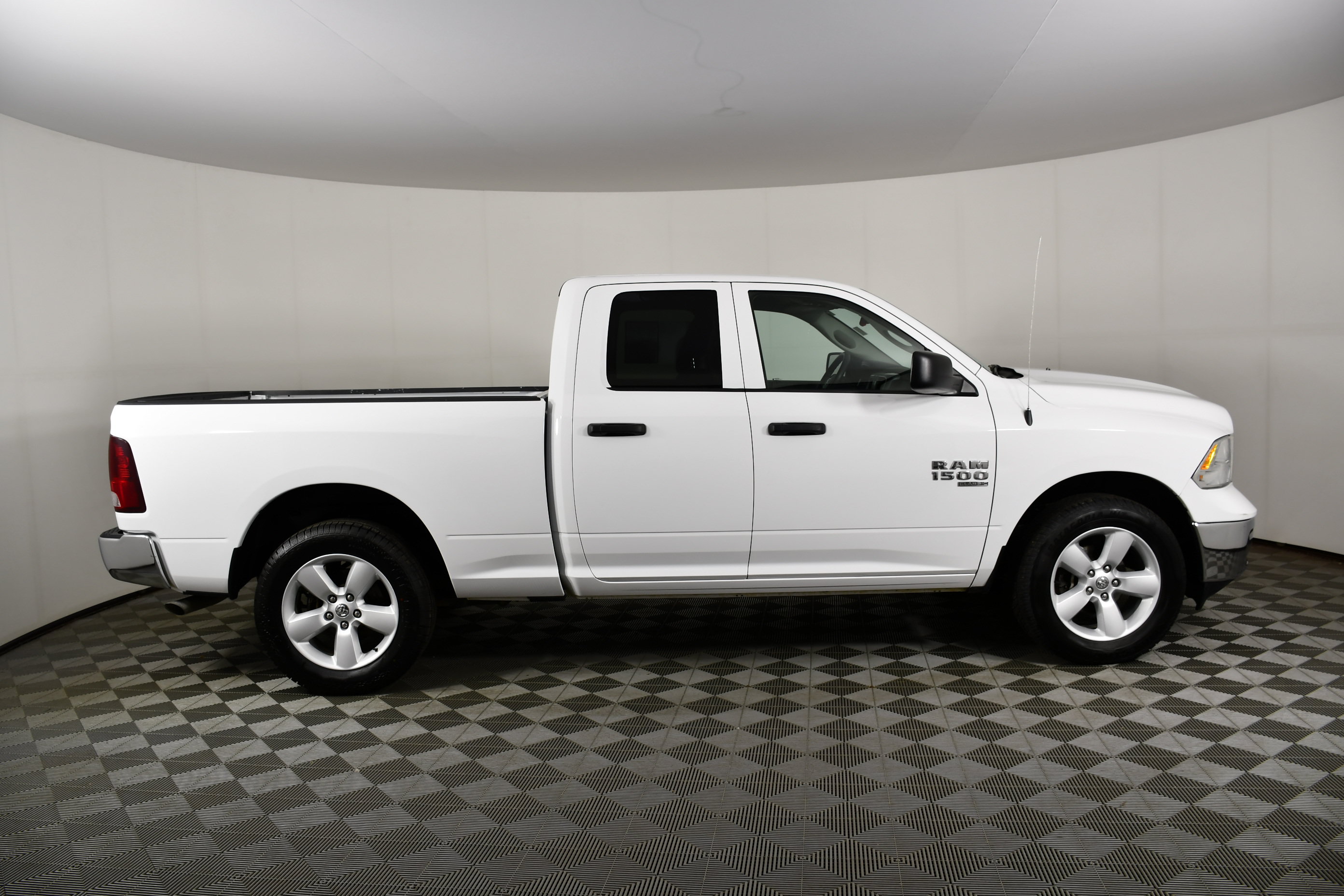 Used 2024 RAM 1500 Classic SLT AWD/4WD image 5