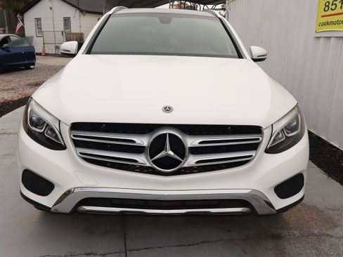 Used 2019 Mercedes-Benz GLC 300 w/ Premium Package image 5
