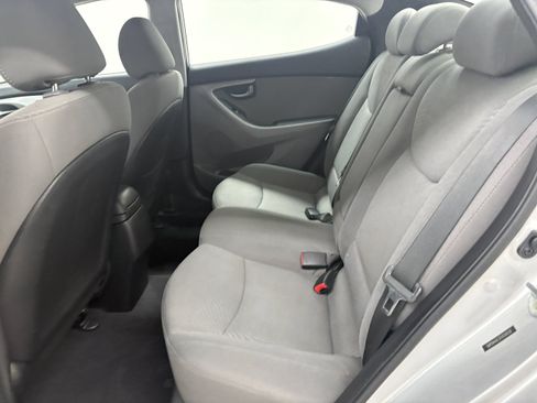 Used 2015 Hyundai Elantra SE w/ Option Group 02 FWD image 12