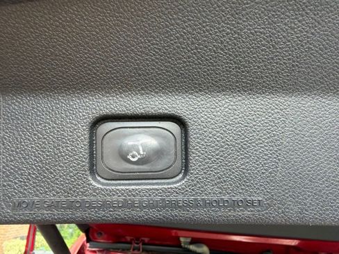 Used 2017 Ford Explorer XLT w/ Equipment Group 202A FWD image 19