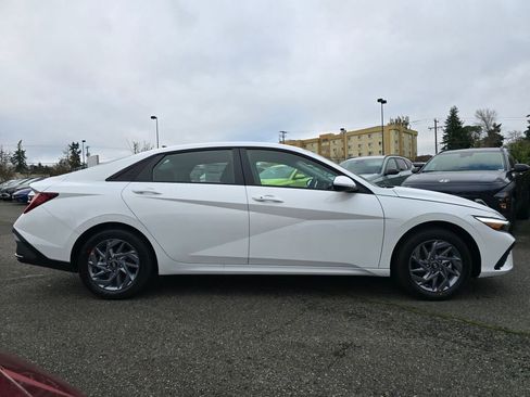 New 2026 Hyundai Elantra Blue image 8