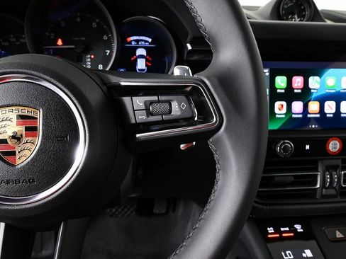 Certified 2025 Porsche Macan AWD image 11