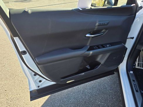 Used 2025 Lexus UX 300h AWD image 22