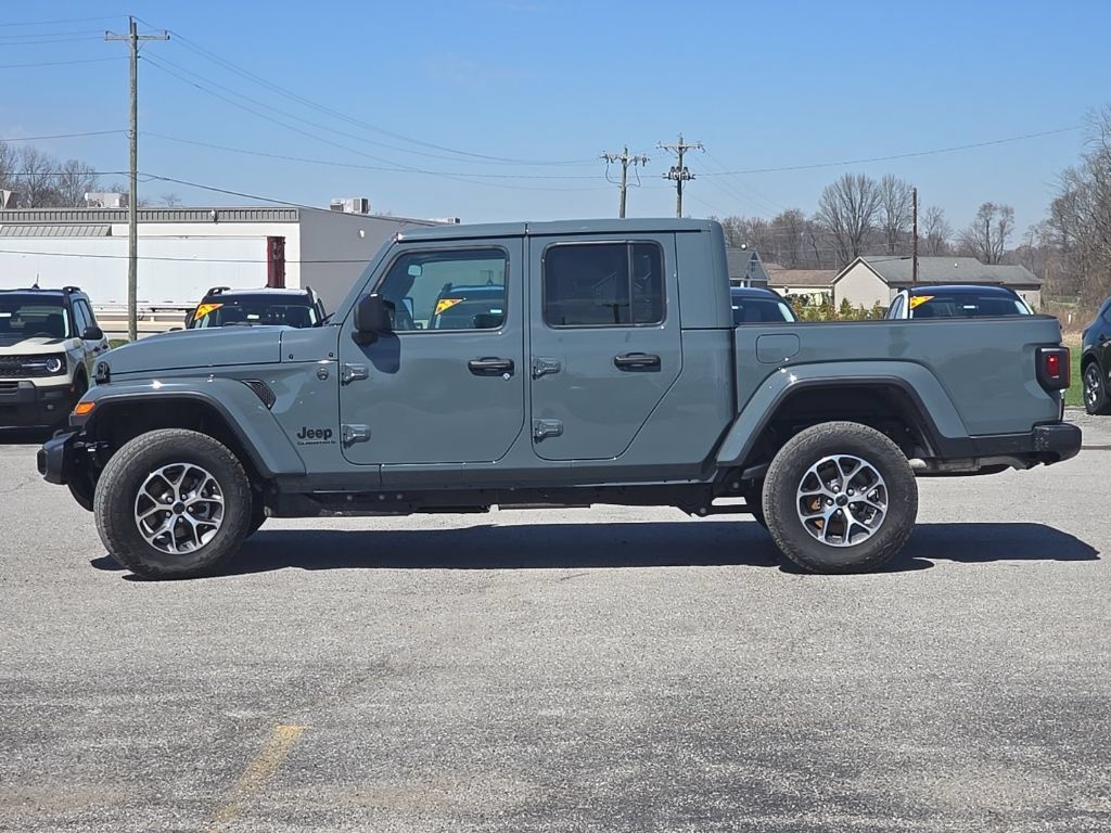 New 2026 Jeep Gladiator Sport AWD/4WD image 4